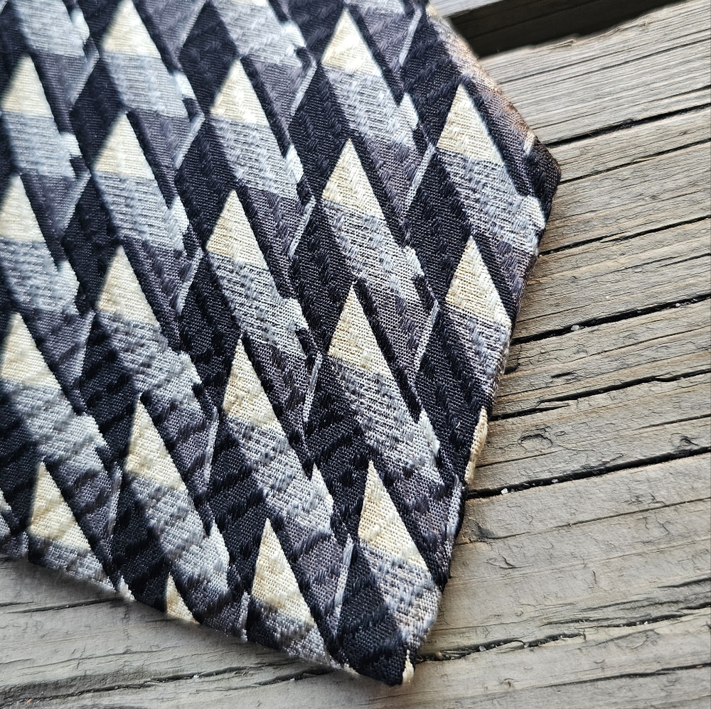 2 For $40. Geoffrey Beene 100% silk tie.